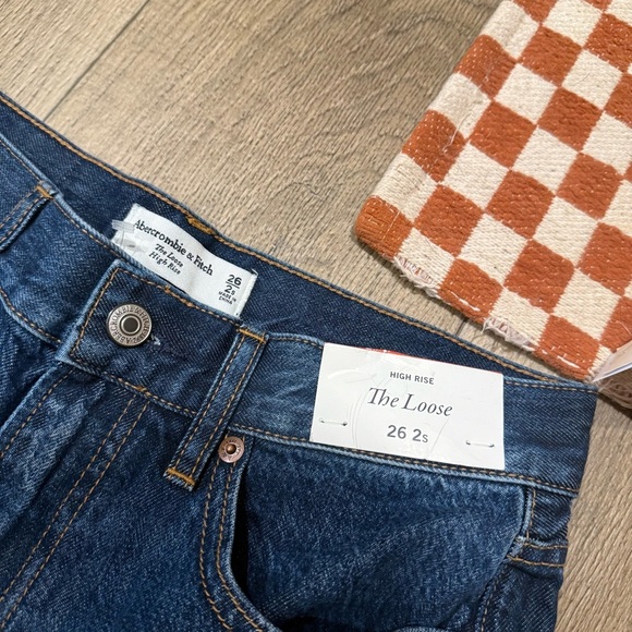 Abercrombie & Fitch High-Rise Blue Jeans Classic Fit NWT - Picture 2 of 4